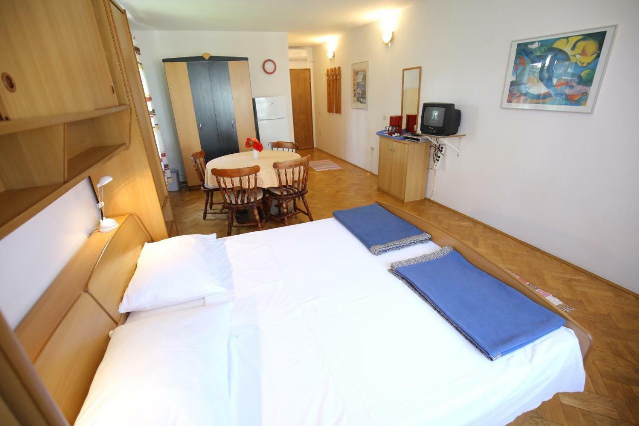 Apartments Paleka Петркане Екстериор снимка